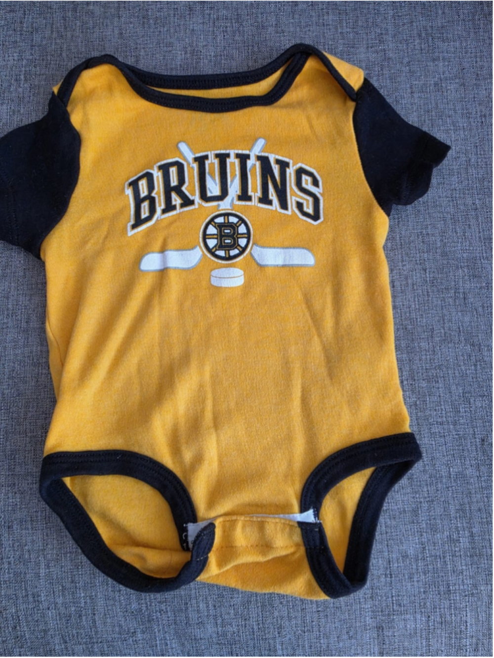 Boston Bruins Infant Bodysuit 3-6 Months NHL Hockey Fan Yellow Tee Shirt Snap